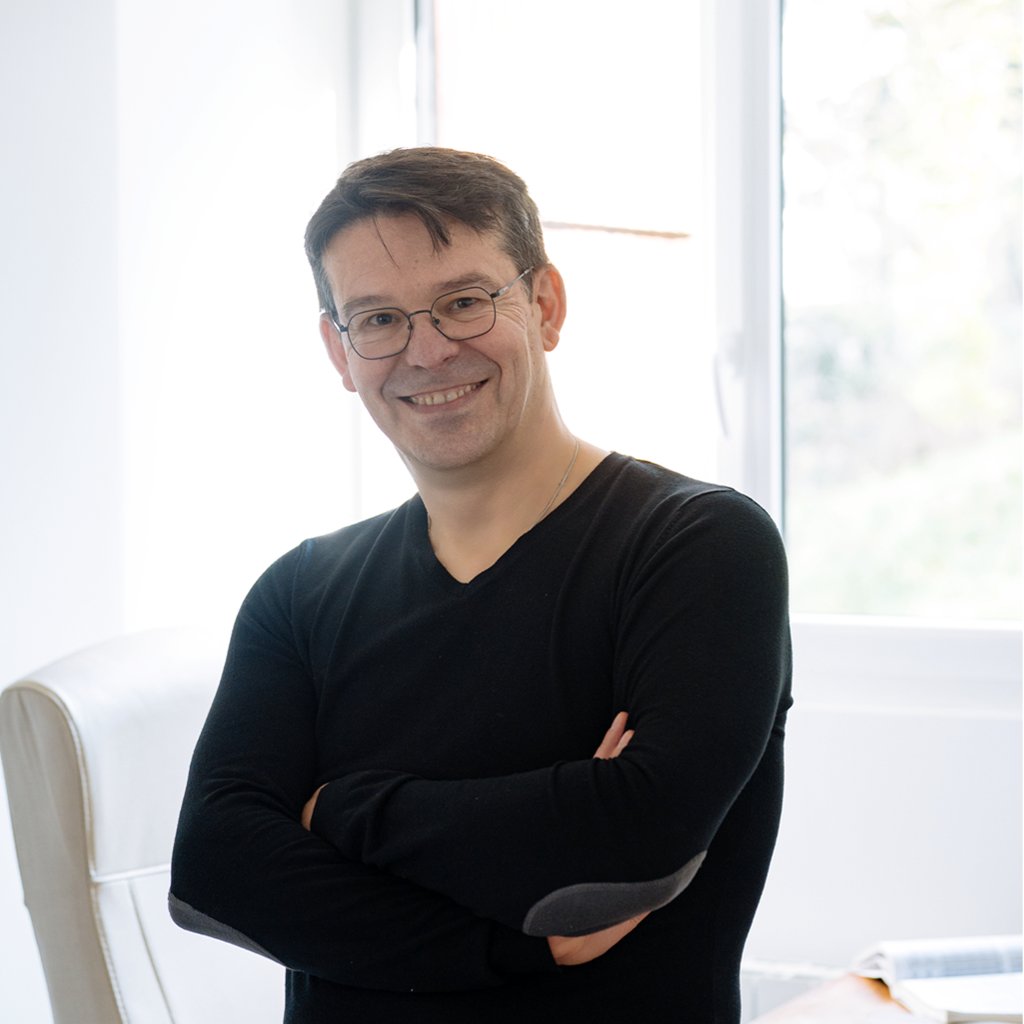 Jacques Birolini, astrologue et auteur à Montreuil, haut